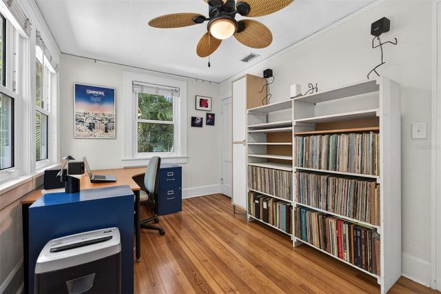 2318 WOODLAWN CIRCLE E, St Petersburg, FL 33704