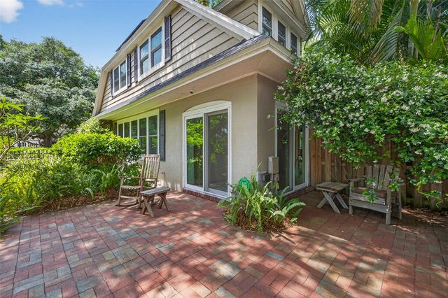 2318 WOODLAWN CIRCLE E, St Petersburg, FL 33704