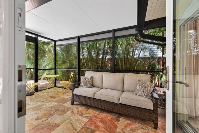 2318 WOODLAWN CIRCLE E, St Petersburg, FL 33704