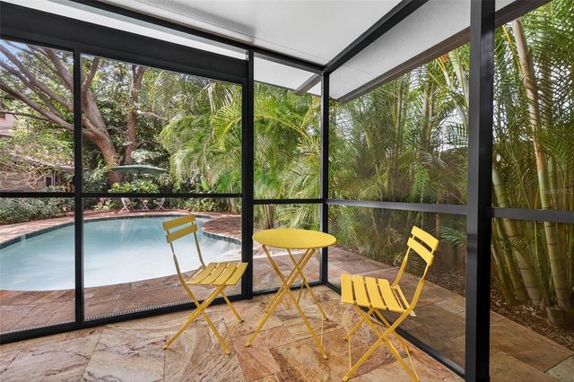 2318 WOODLAWN CIRCLE E, St Petersburg, FL 33704