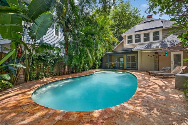 2318 WOODLAWN CIRCLE E, St Petersburg, FL 33704