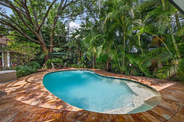 2318 WOODLAWN CIRCLE E, St Petersburg, FL 33704