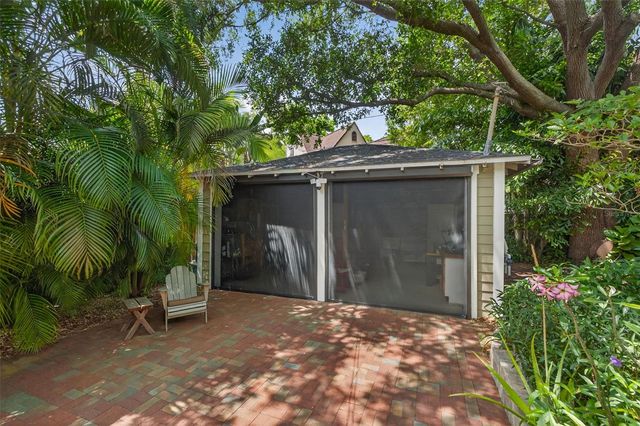 2318 WOODLAWN CIRCLE E, St Petersburg, FL 33704