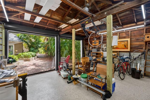 2318 WOODLAWN CIRCLE E, St Petersburg, FL 33704