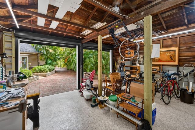 2318 WOODLAWN CIRCLE E, St Petersburg, FL 33704