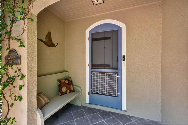 2318 WOODLAWN CIRCLE E, St Petersburg, FL 33704