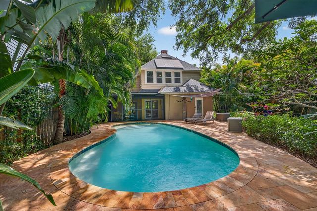 2318 WOODLAWN CIRCLE E, St Petersburg, FL 33704