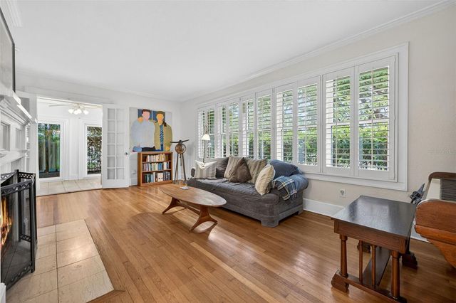 2318 WOODLAWN CIRCLE E, St Petersburg, FL 33704