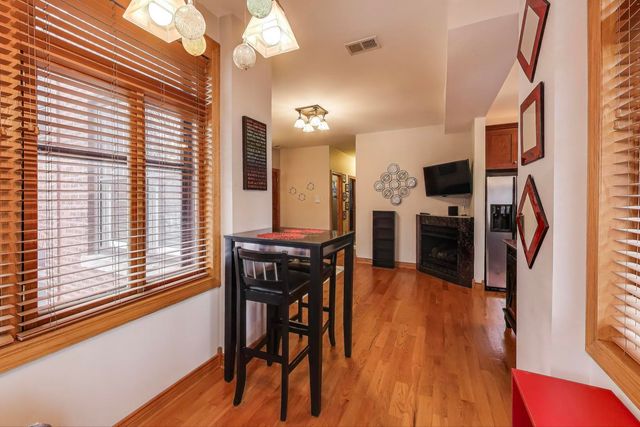 3951 W Waveland Avenue 2, Chicago, IL 60618