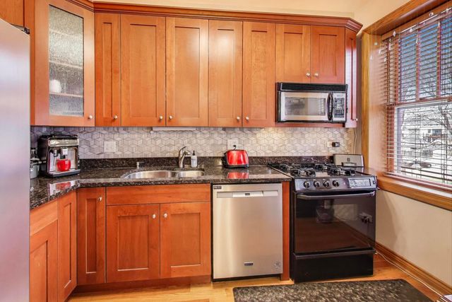 3951 W Waveland Avenue 2, Chicago, IL 60618