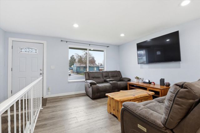 2927 N Smith St, Spokane, WA 99207