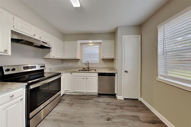 3103 Heritage Green Drive, Pearland, TX 77581