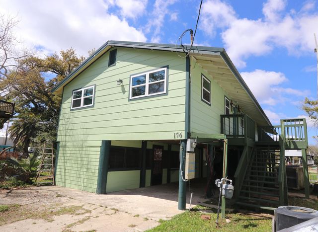 176 Holly Grove Dr, Grand Isle, LA 70358