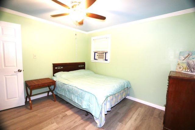 176 Holly Grove Dr, Grand Isle, LA 70358