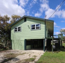 176 Holly Grove Dr, Grand Isle, LA 70358