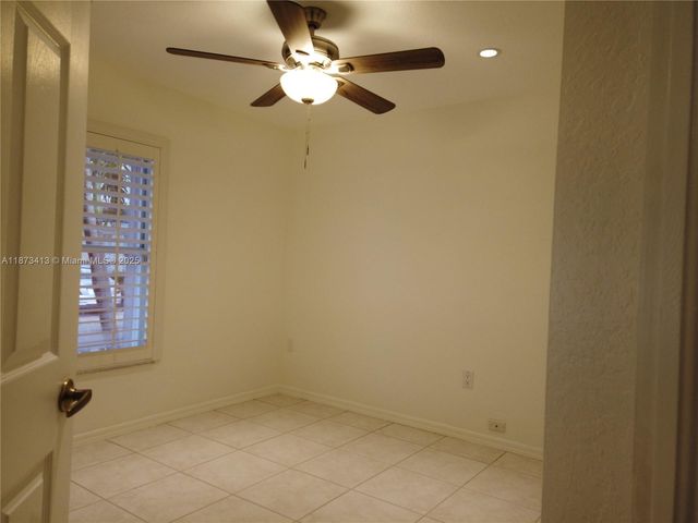 1140 Lidflower St, Hollywood, FL 33019