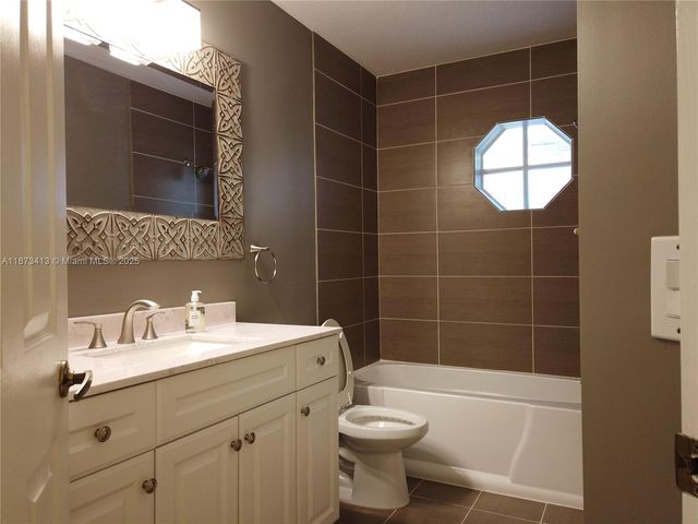 1140 Lidflower St, Hollywood, FL 33019