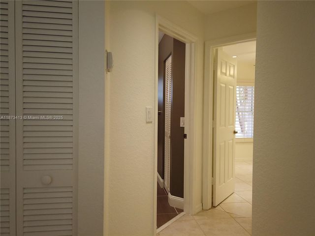 1140 Lidflower St, Hollywood, FL 33019