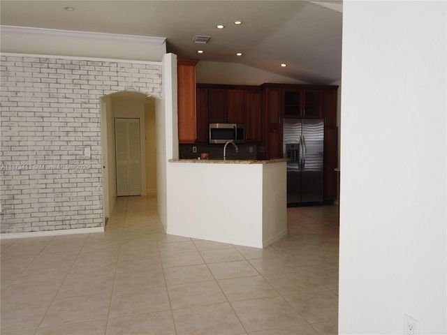 1140 Lidflower St, Hollywood, FL 33019