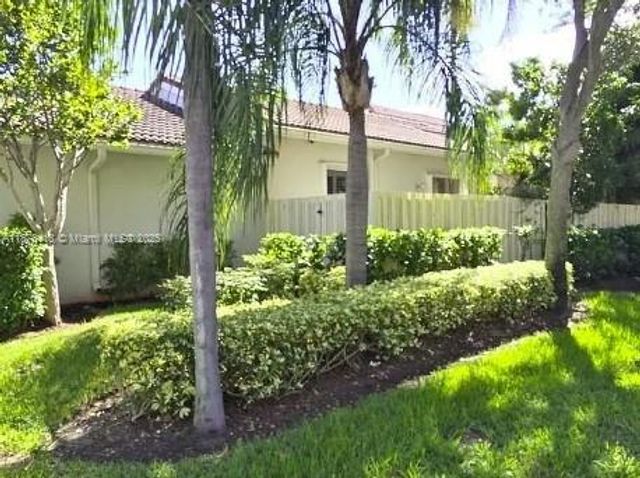 1140 Lidflower St, Hollywood, FL 33019