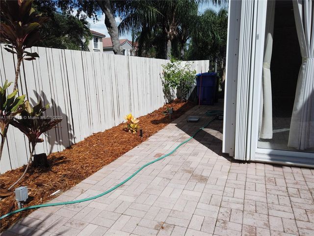 1140 Lidflower St, Hollywood, FL 33019