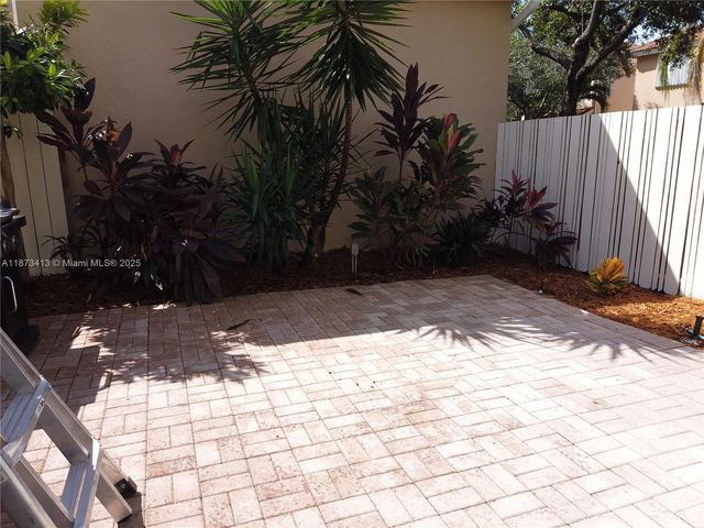 1140 Lidflower St, Hollywood, FL 33019