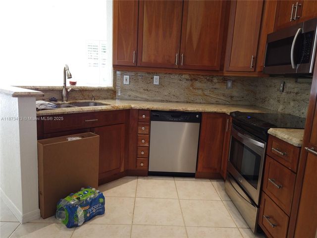1140 Lidflower St, Hollywood, FL 33019