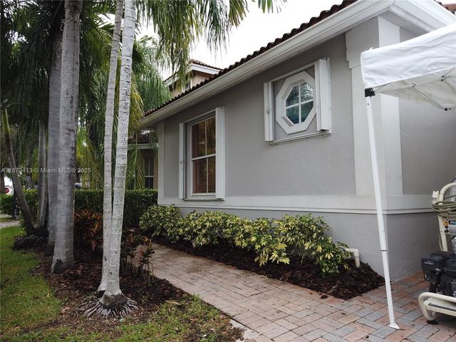 1140 Lidflower St, Hollywood, FL 33019