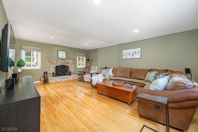 140 Shady Ln, Randolph Twp., NJ 07869