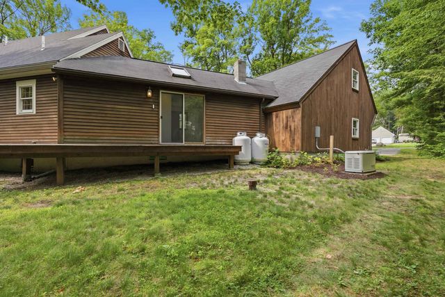 11 Gibson Road, Hillsborough, NH 03244