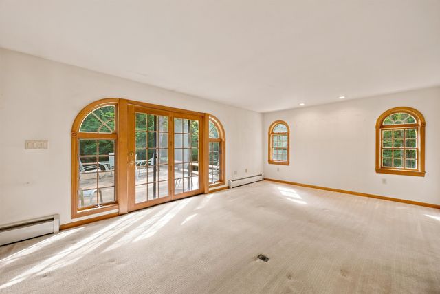 11 Gibson Road, Hillsborough, NH 03244