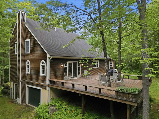 11 Gibson Road, Hillsborough, NH 03244