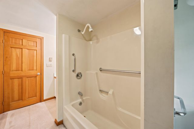 11 Gibson Road, Hillsborough, NH 03244