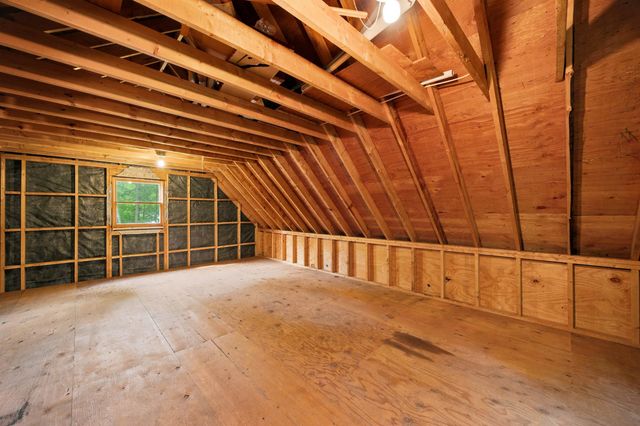 11 Gibson Road, Hillsborough, NH 03244