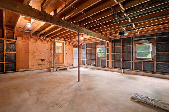 11 Gibson Road, Hillsborough, NH 03244
