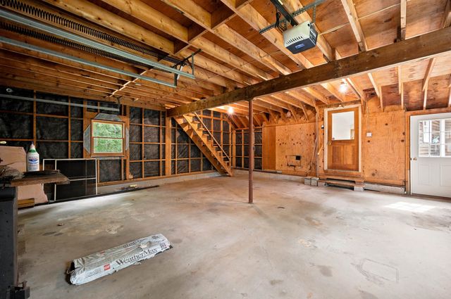 11 Gibson Road, Hillsborough, NH 03244