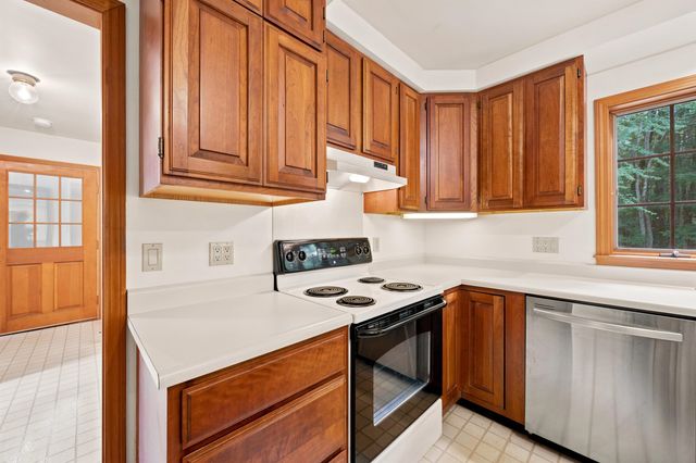 11 Gibson Road, Hillsborough, NH 03244