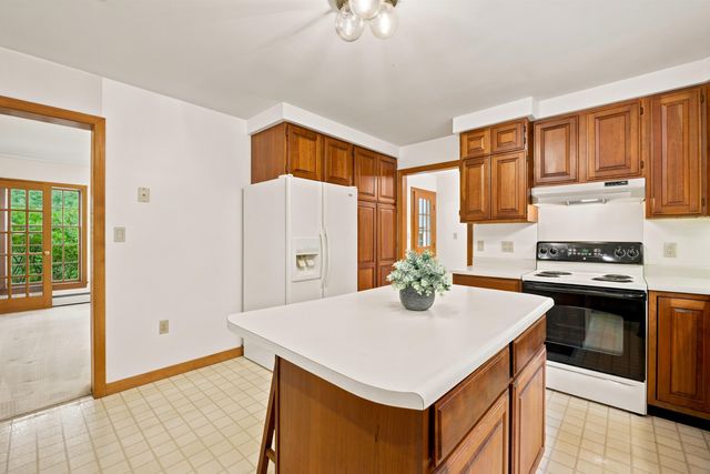 11 Gibson Road, Hillsborough, NH 03244