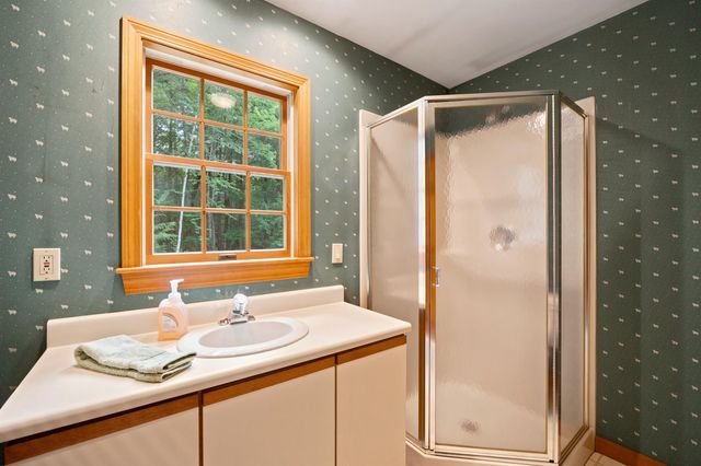 11 Gibson Road, Hillsborough, NH 03244