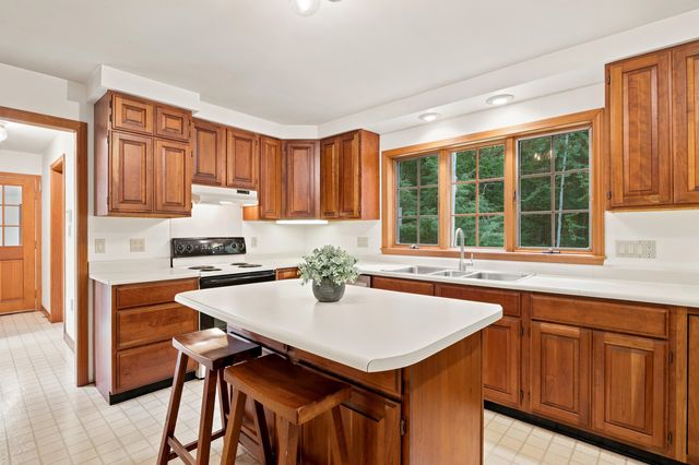 11 Gibson Road, Hillsborough, NH 03244