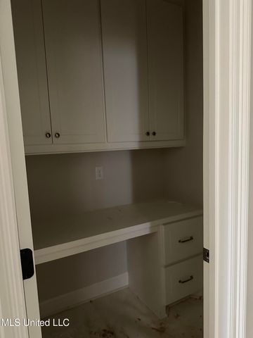 1069 Riverside Lane, Pearl, MS 39208