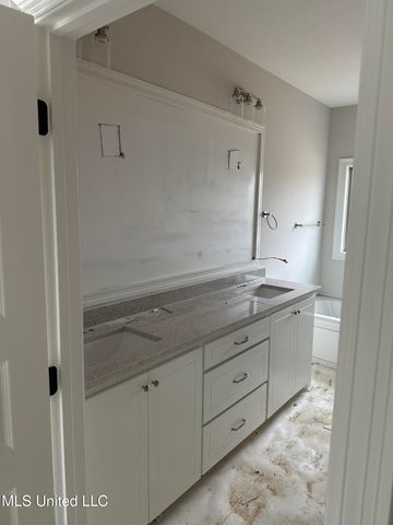 1069 Riverside Lane, Pearl, MS 39208