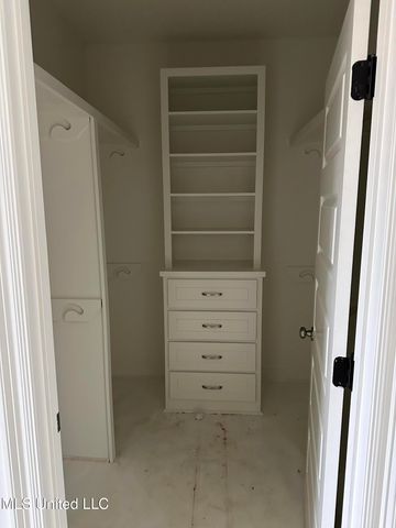 1069 Riverside Lane, Pearl, MS 39208