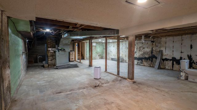 401 W Fourth Street, Willow Springs, MO 65793