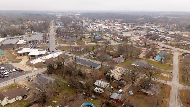 401 W Fourth Street, Willow Springs, MO 65793