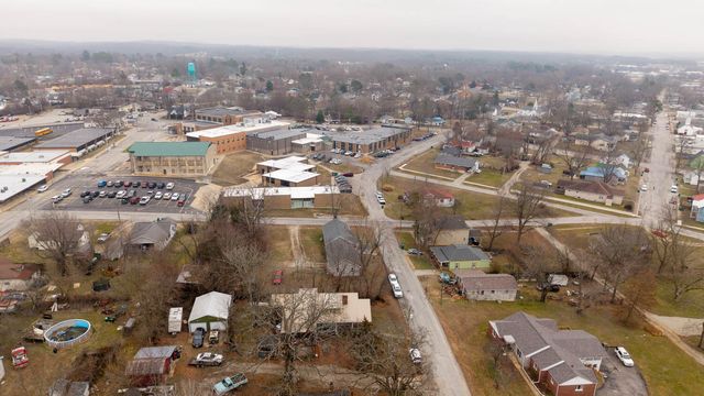 401 W Fourth Street, Willow Springs, MO 65793