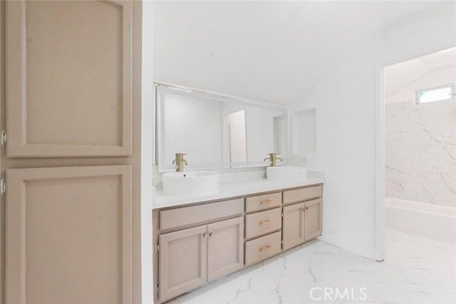 454 Oakwood Drive, Los Banos, CA 93635