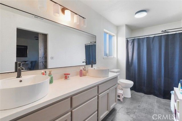 454 Oakwood Drive, Los Banos, CA 93635