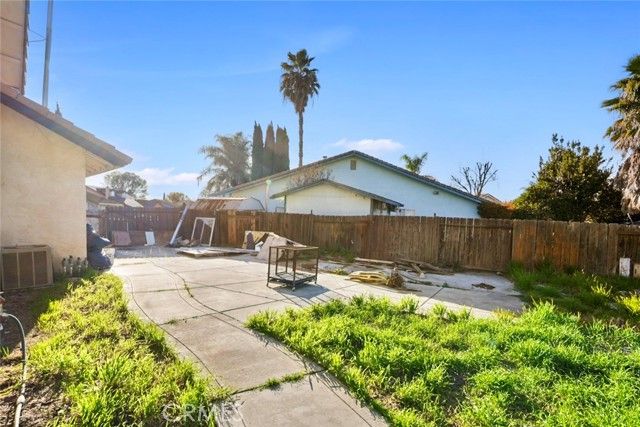 454 Oakwood Drive, Los Banos, CA 93635