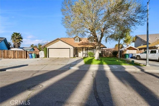 454 Oakwood Drive, Los Banos, CA 93635